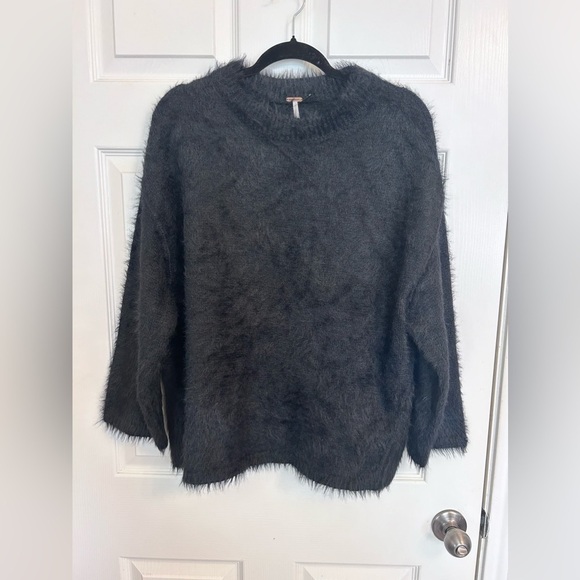 NWOT Free People, Harrison Bunny Crew Oversized Sweater in Black Size XS - Picture 8 of 11